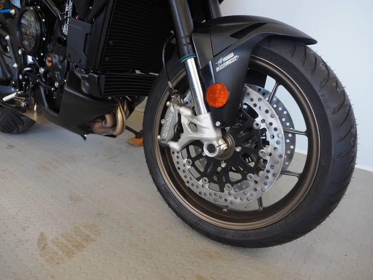 MV Agusta Turismo Veloce 800 Lusso SCS (2021 - 26) (5)