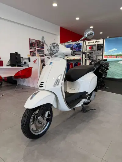 Vespa Primavera 125 (2024 - 25) usata
