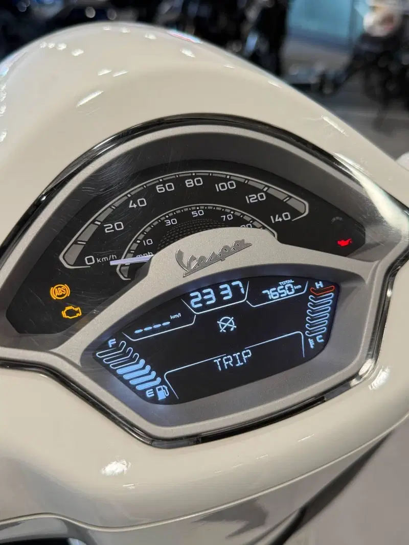 Vespa Primavera 125 (2024 - 25) (15)