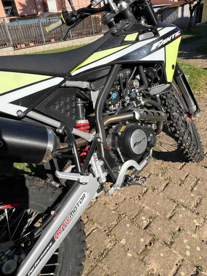 Fantic Motor XEF 125 Performance 4T (2022) (11)