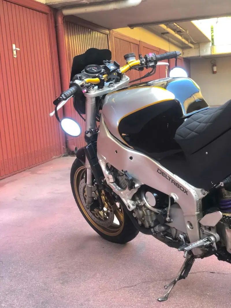 Yamaha FZR 1000 (1987 - 88) (4)