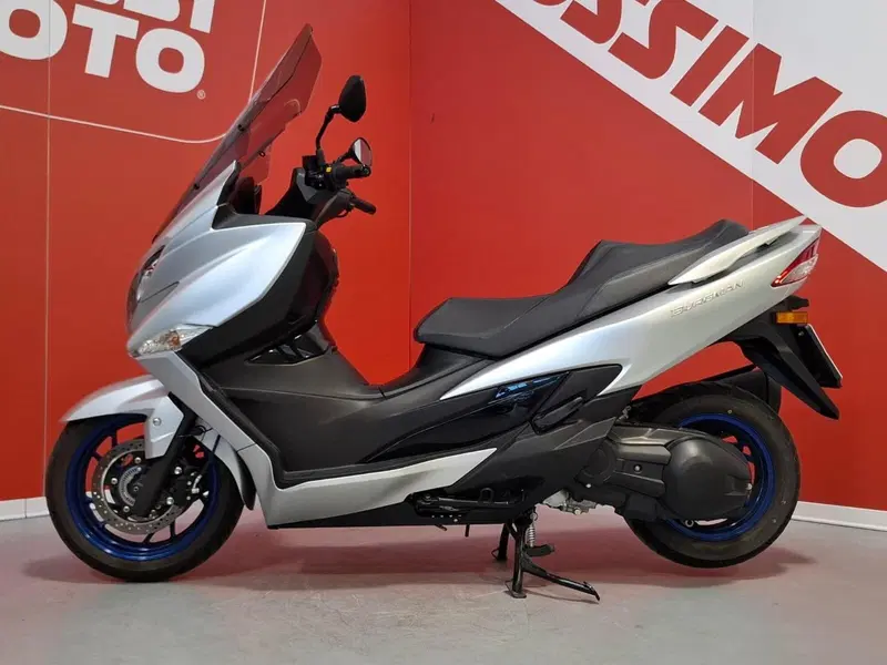 Suzuki Burgman 400 (2022 - 24) (3)