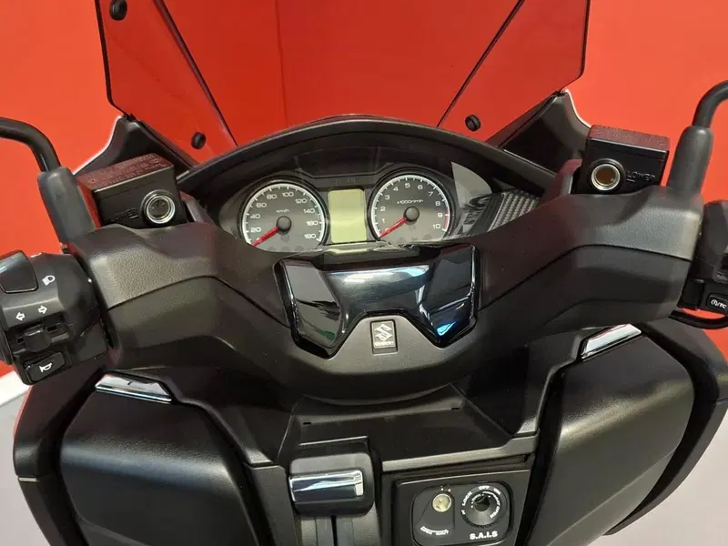Suzuki Burgman 400 (2022 - 24) (5)
