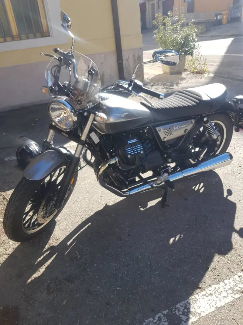 Moto Guzzi V9 Roamer (2021 - 24) (2)