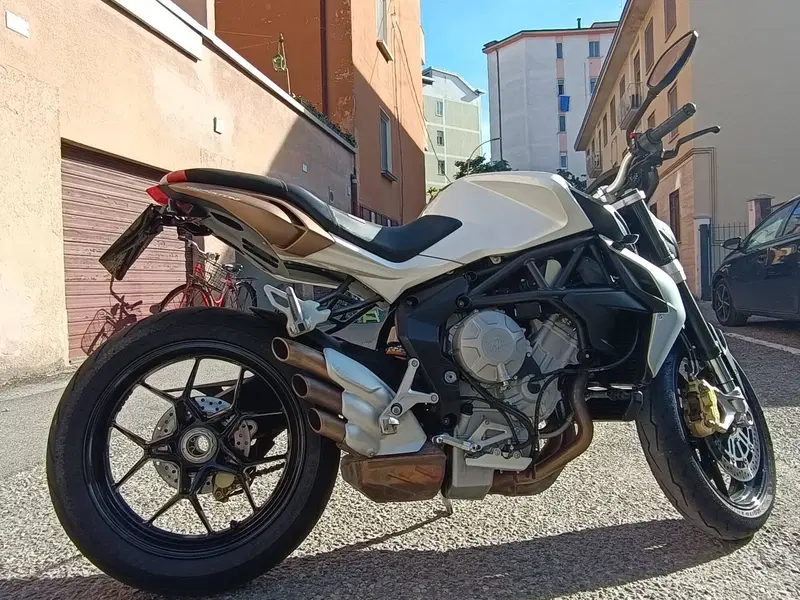 MV Agusta Brutale 675 (2011 - 15) (2)