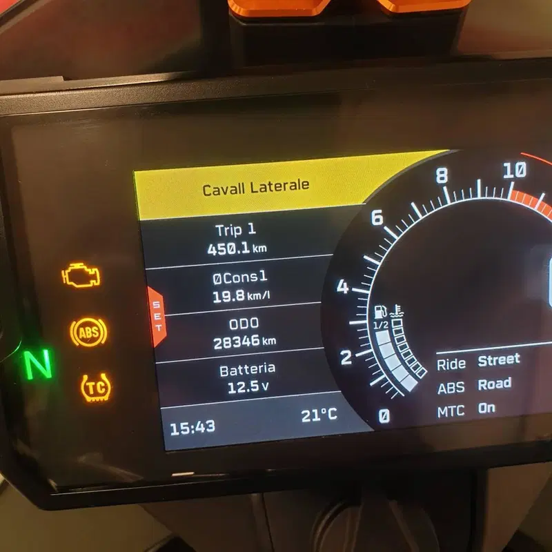 KTM 890 Adventure (2022) (3)