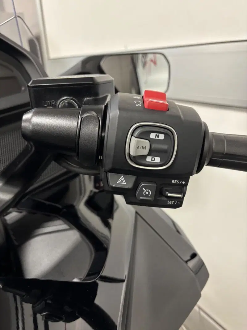 Honda GL 1800 Gold Wing Tour DCT & Airbag (2022 - 24) (5)