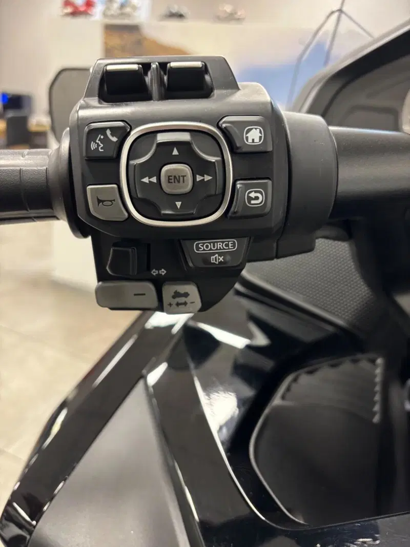 Honda GL 1800 Gold Wing Tour DCT & Airbag (2022 - 24) (6)