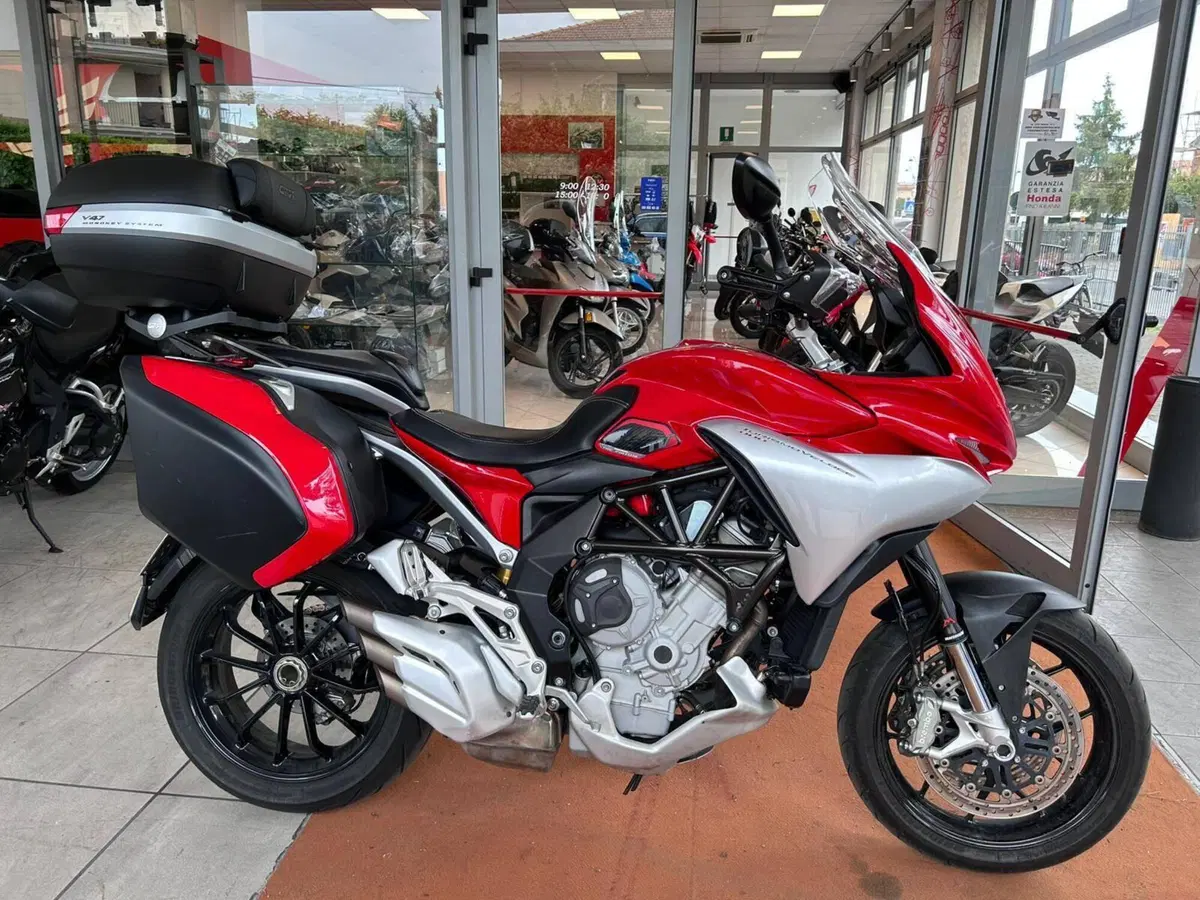 MV Agusta Turismo Veloce 800 (2014 - 16) (2)