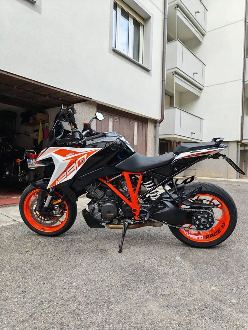 KTM 1290 Super Duke GT (2021) (3)