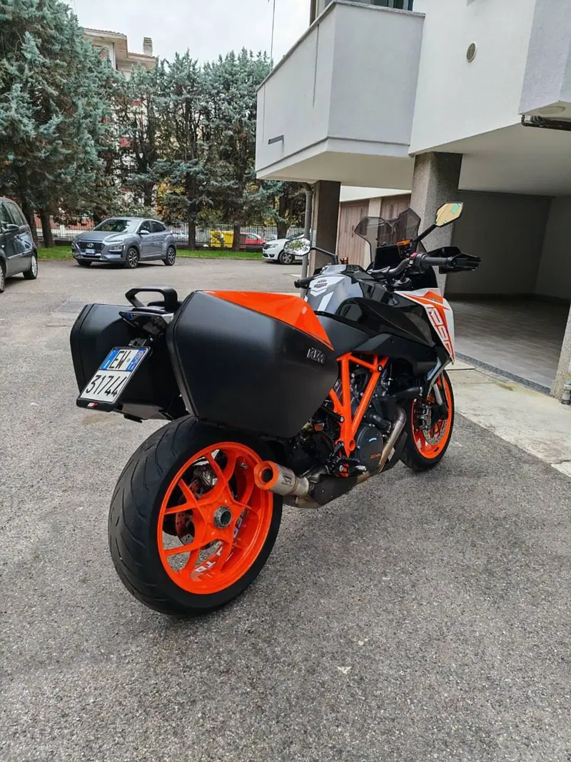 KTM 1290 Super Duke GT (2021) (5)