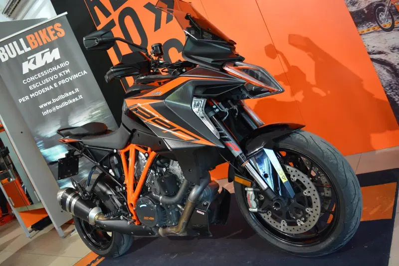 KTM 1290 Super Duke GT (2021) (3)
