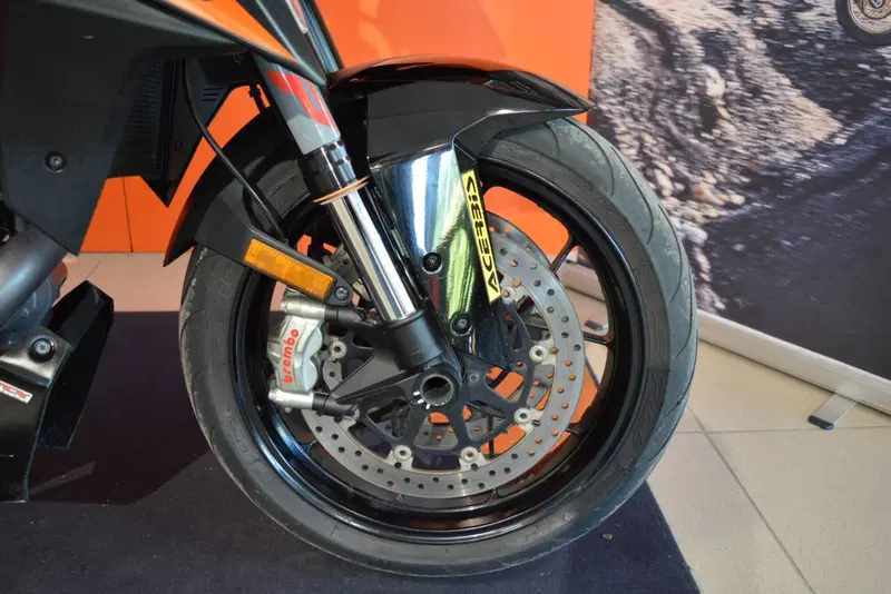 KTM 1290 Super Duke GT (2021) (12)