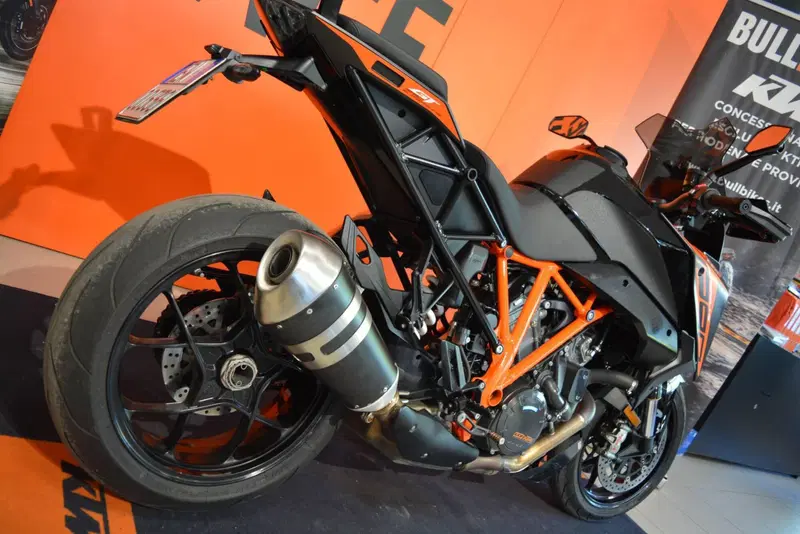KTM 1290 Super Duke GT (2021) (4)