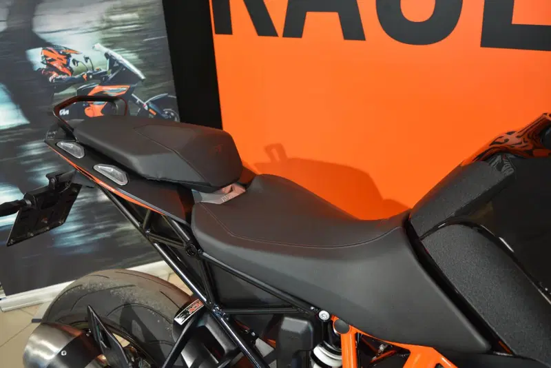 KTM 1290 Super Duke GT (2021) (9)
