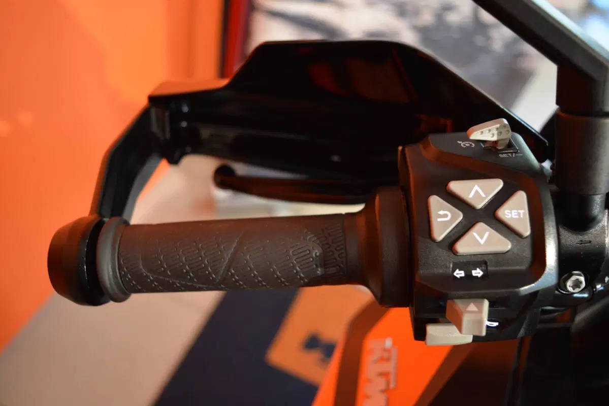 KTM 1290 Super Duke GT (2021) (10)