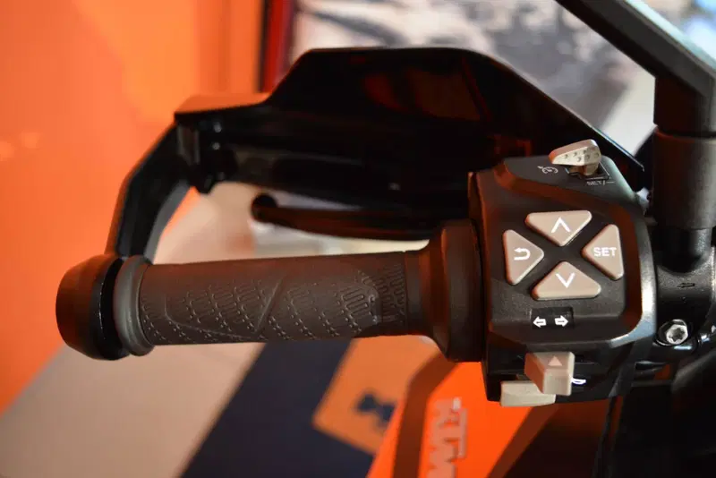 KTM 1290 Super Duke GT (2021) (10)