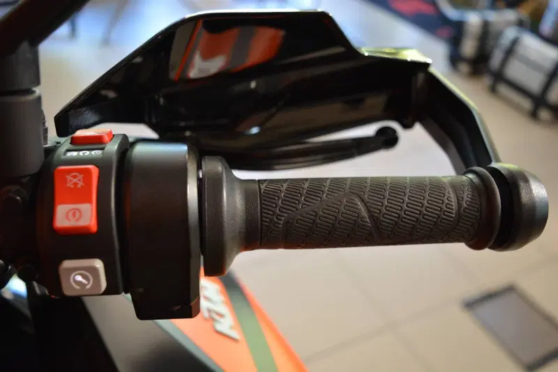 KTM 1290 Super Duke GT (2021) (11)
