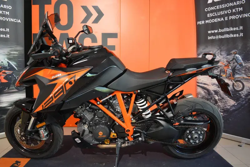 KTM 1290 Super Duke GT (2021) (2)