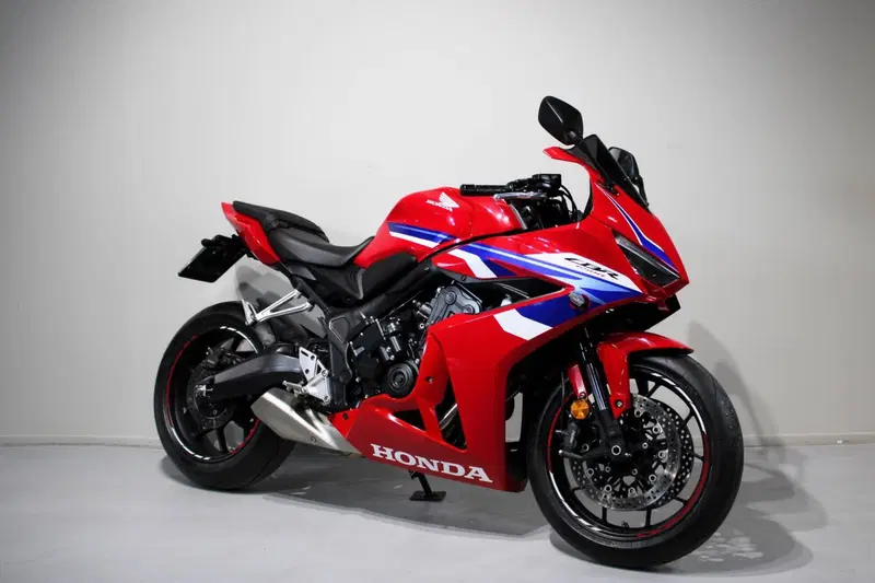 Honda CBR 650 R E-Clutch (2024 - 26) (2)