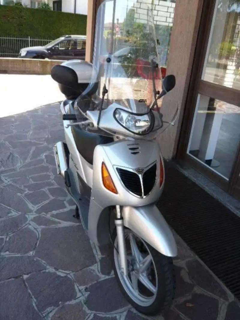 Honda SH 150 (2000 - 06) (2)