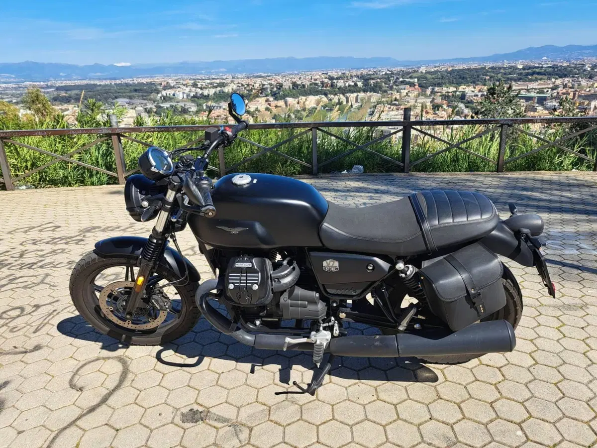 Moto Guzzi V7 Stone (2021 - 24) (5)