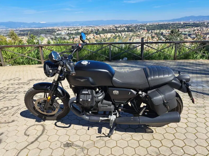 Moto Guzzi V7 Stone (2021 - 24) (5)