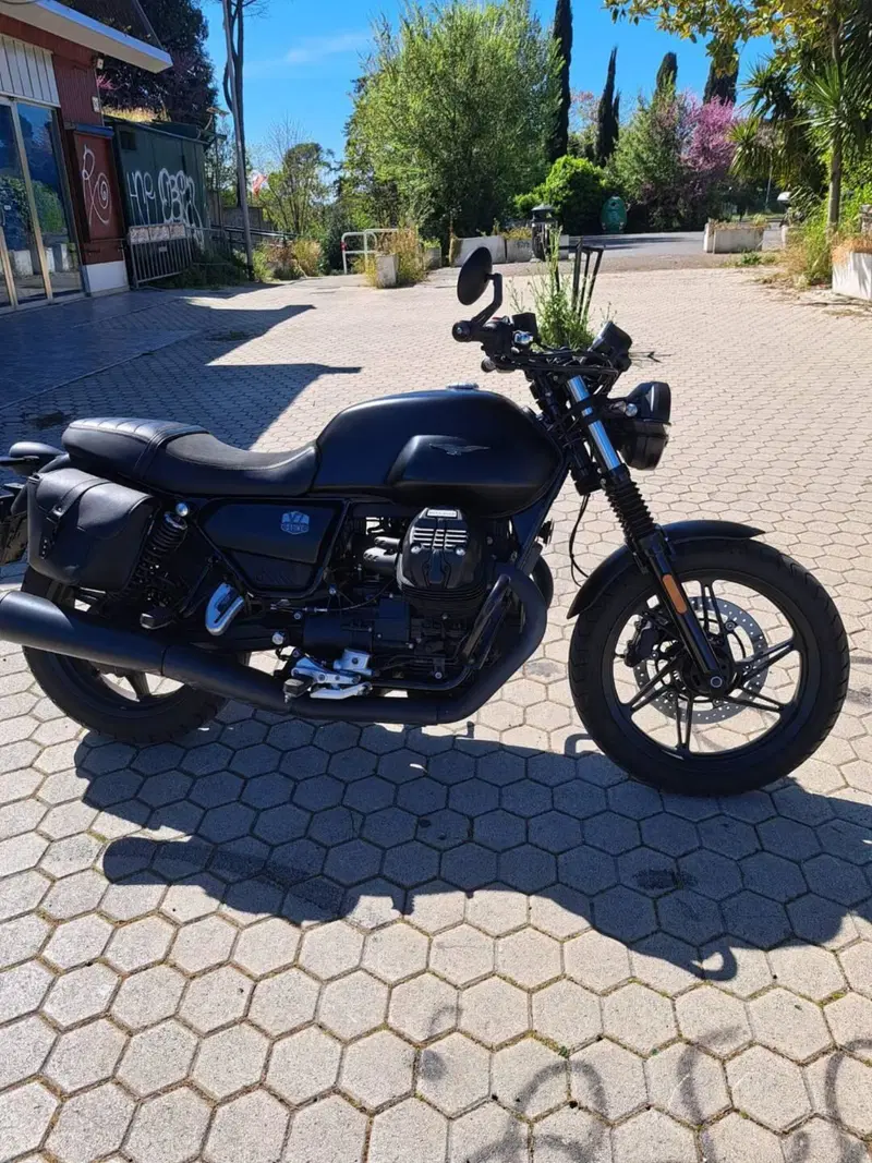 Moto Guzzi V7 Stone (2021 - 24) (7)