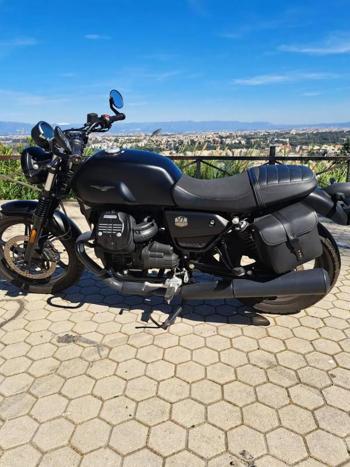 Moto Guzzi V7 Stone (2021 - 24) (9)