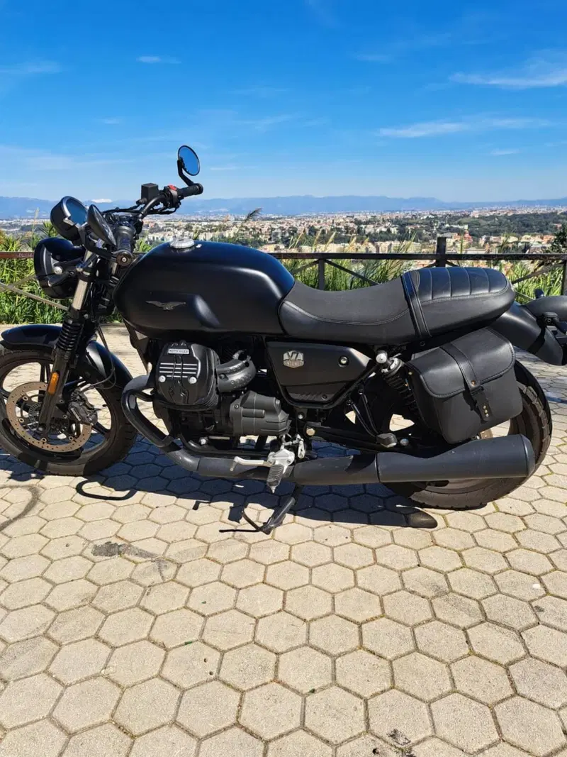 Moto Guzzi V7 Stone (2021 - 24) (9)