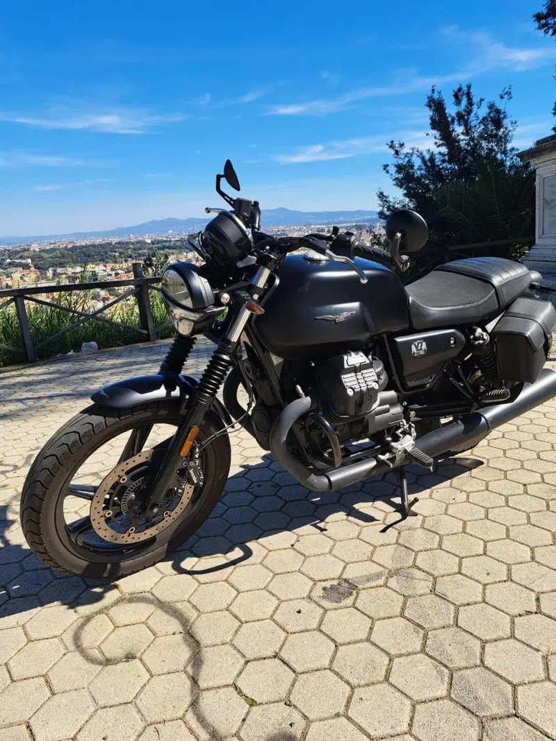 Moto Guzzi V7 Stone (2021 - 24) (10)