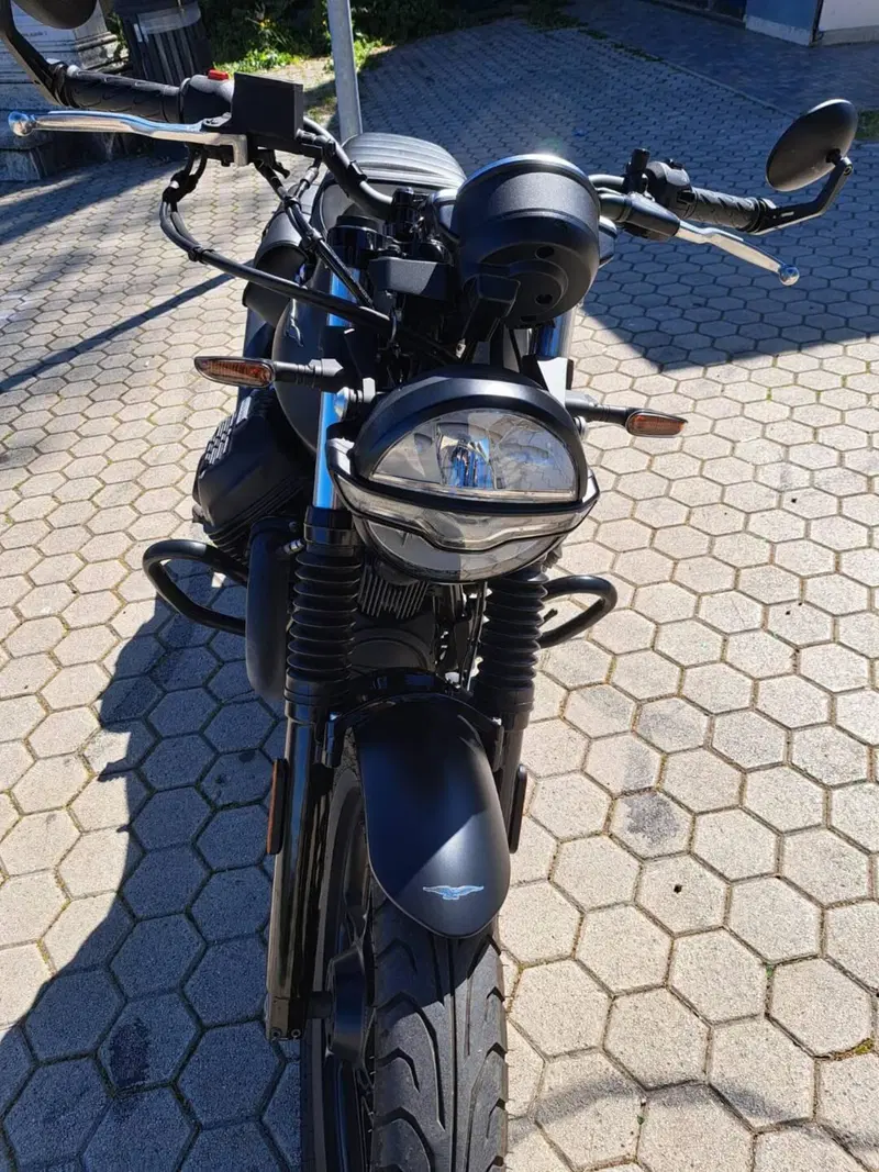 Moto Guzzi V7 Stone (2021 - 24) (13)