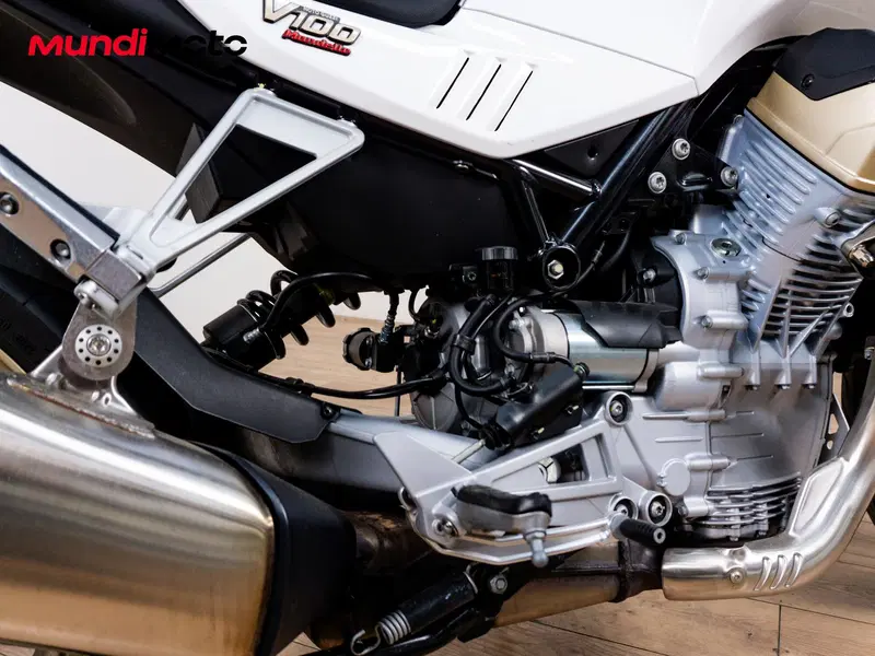Moto Guzzi V100 Mandello (2022 - 24) (4)