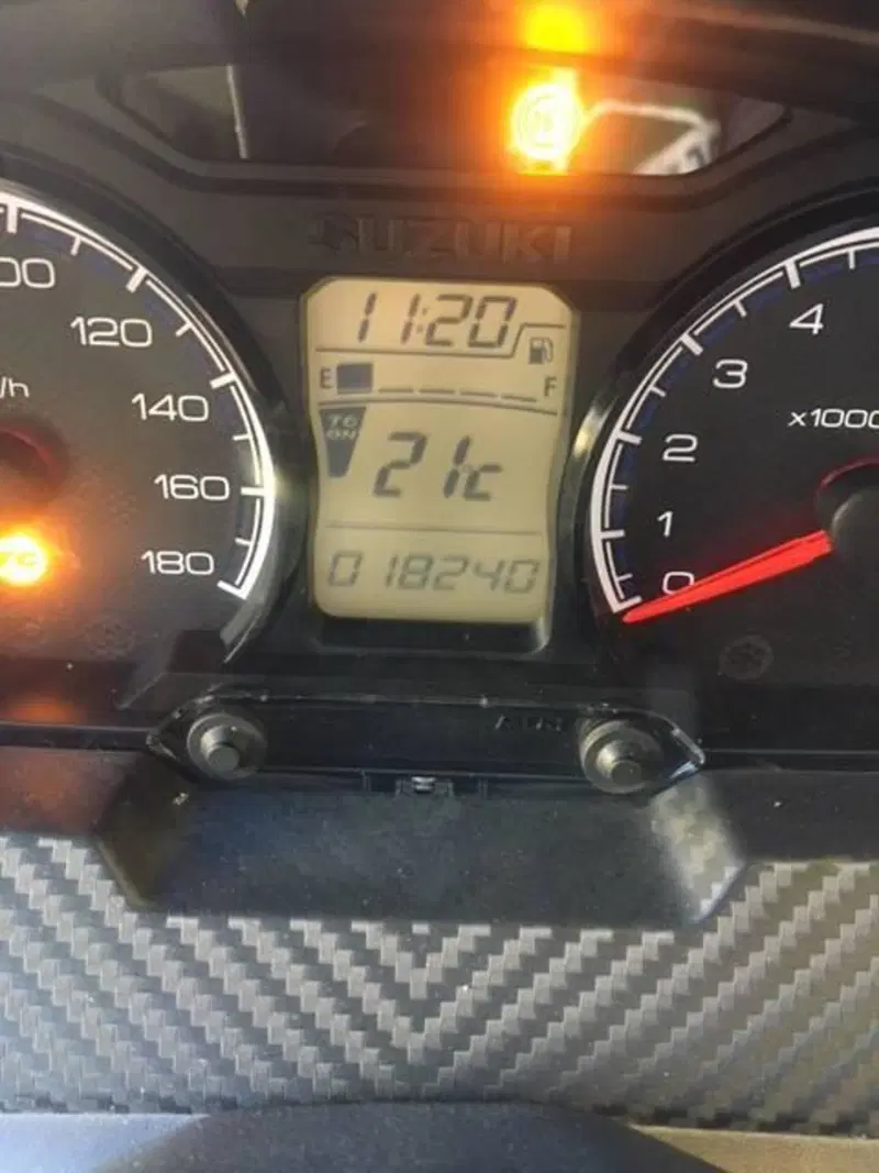 Suzuki Burgman 400 (2022 - 24) (3)
