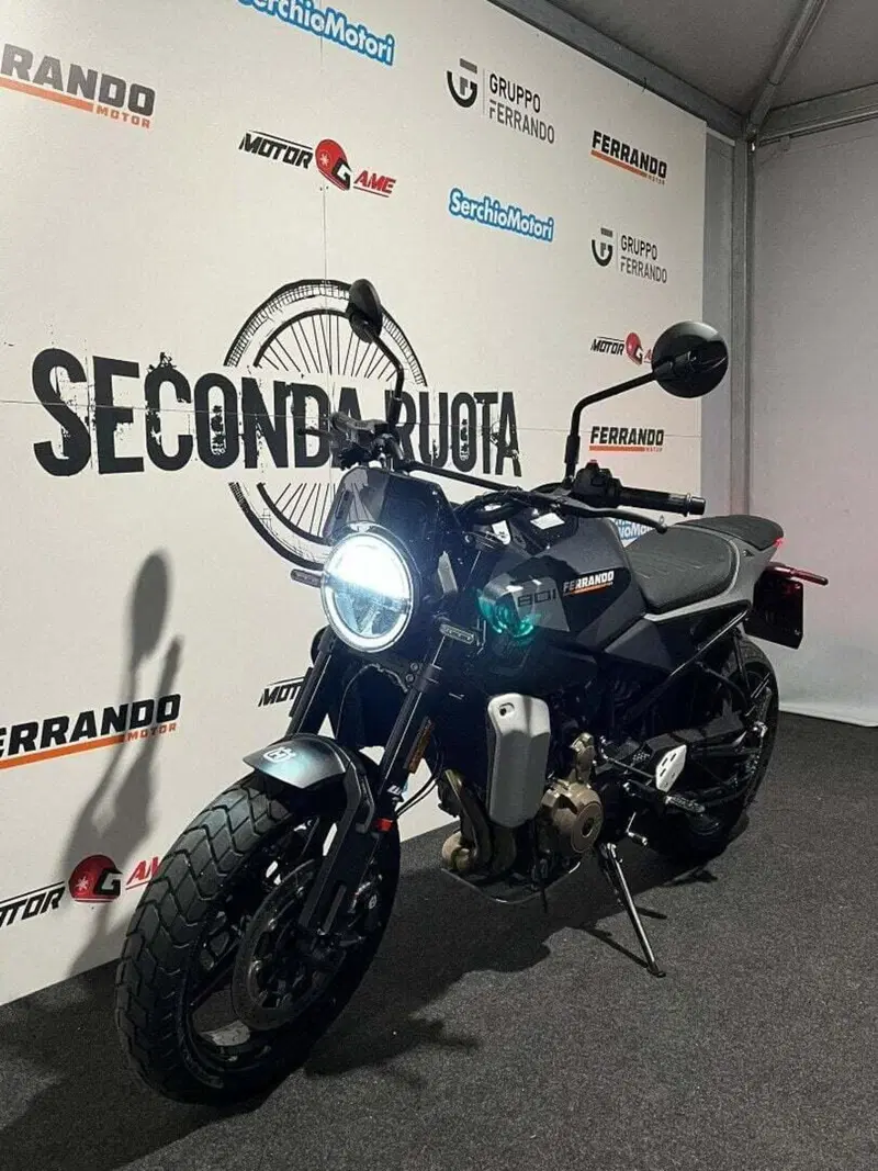 Husqvarna Svartpilen 801 (2024 - 26) (3)