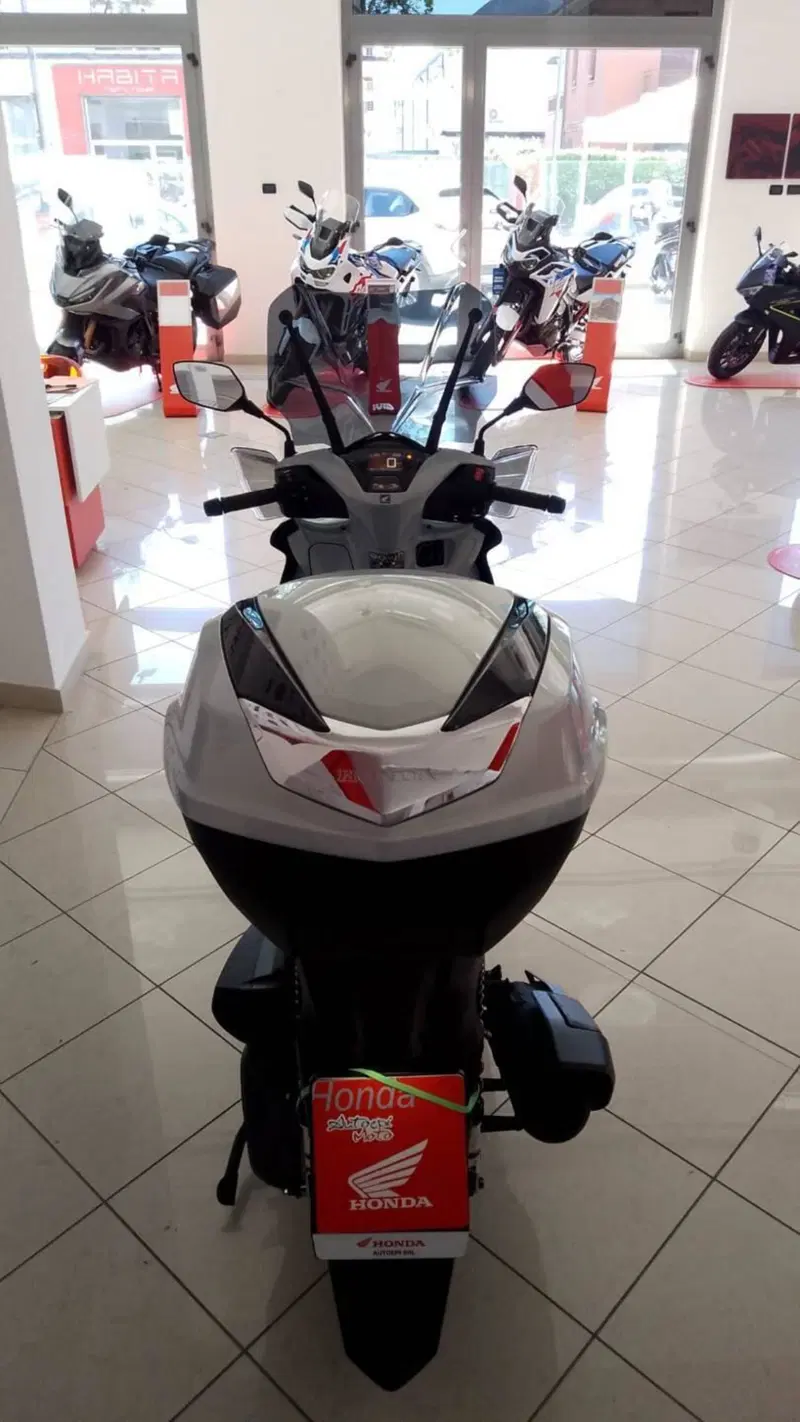 Honda SH 350i GT (2025 - 26) (3)
