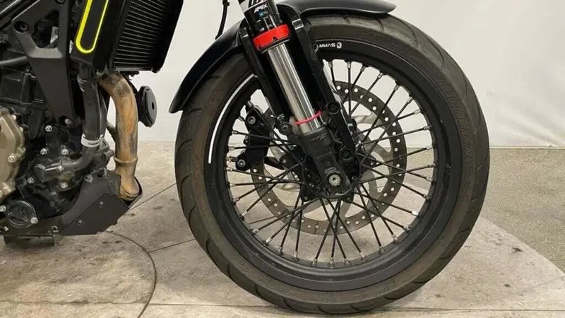 Husqvarna Svartpilen 401 (2021 - 23) (5)