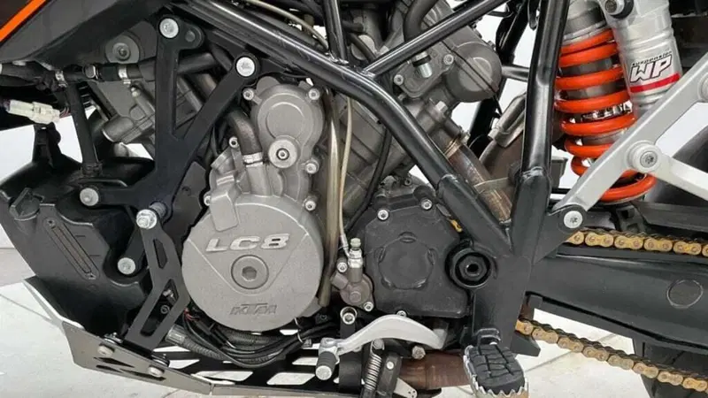 KTM 990 Supermoto R (2009 - 11) (4)