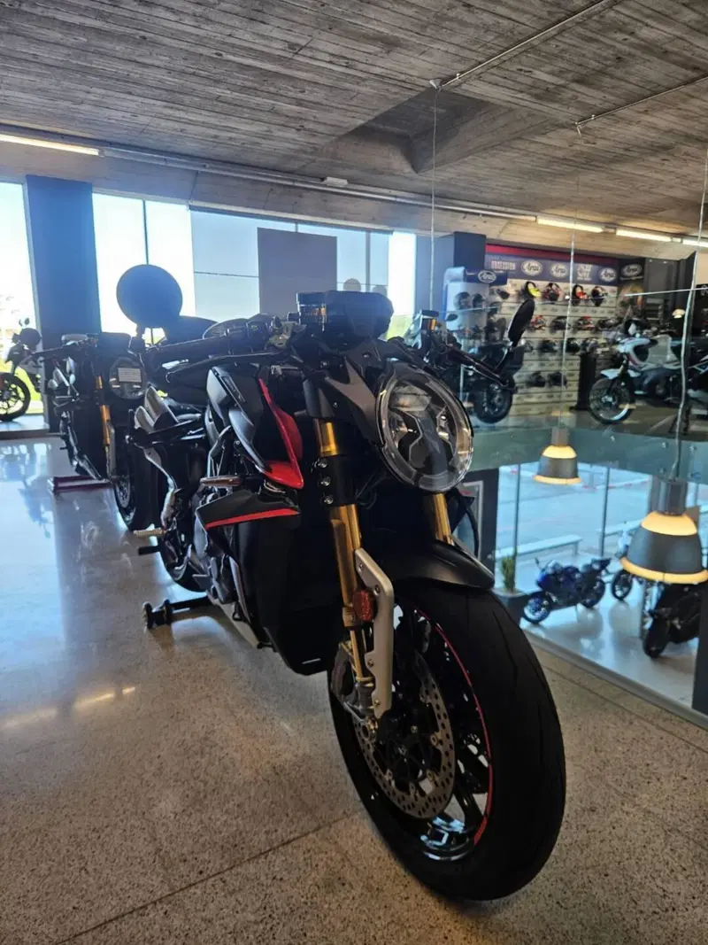 MV Agusta Brutale 1000 RR (2021 - 25) (2)