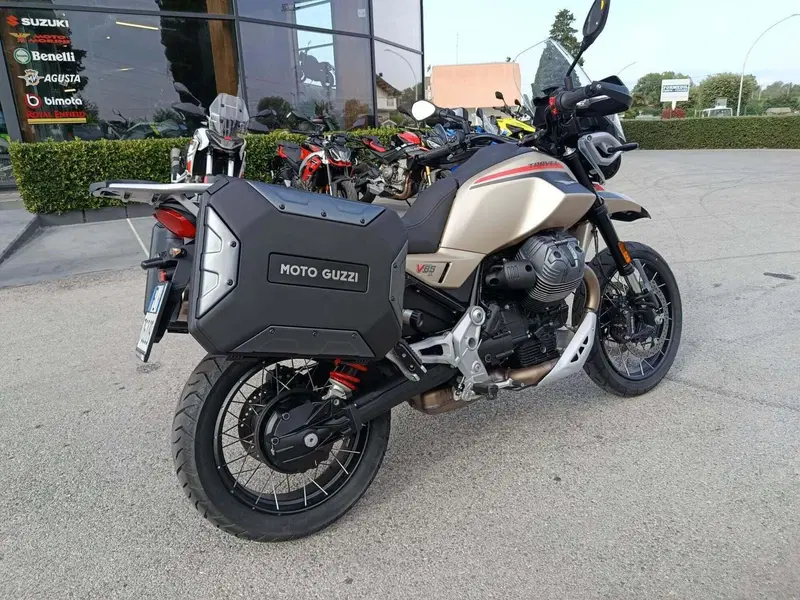 Moto Guzzi V85 TT Travel (2024 - 26) (4)