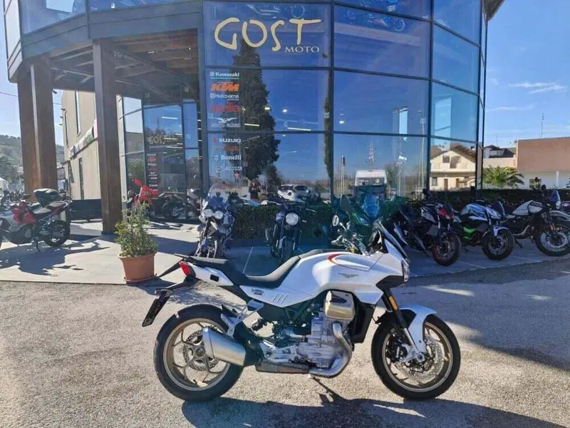Moto Guzzi V100 Mandello (2022 - 24)