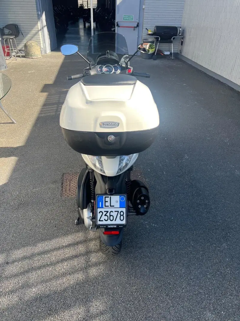 Piaggio Beverly 350 Police ABS-ASR (2018 - 20) (4)