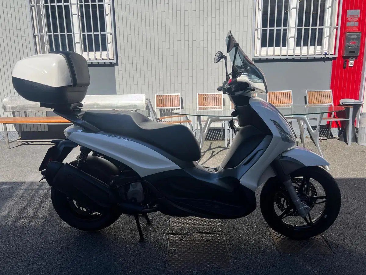 Piaggio Beverly 350 Police ABS-ASR (2018 - 20) (2)