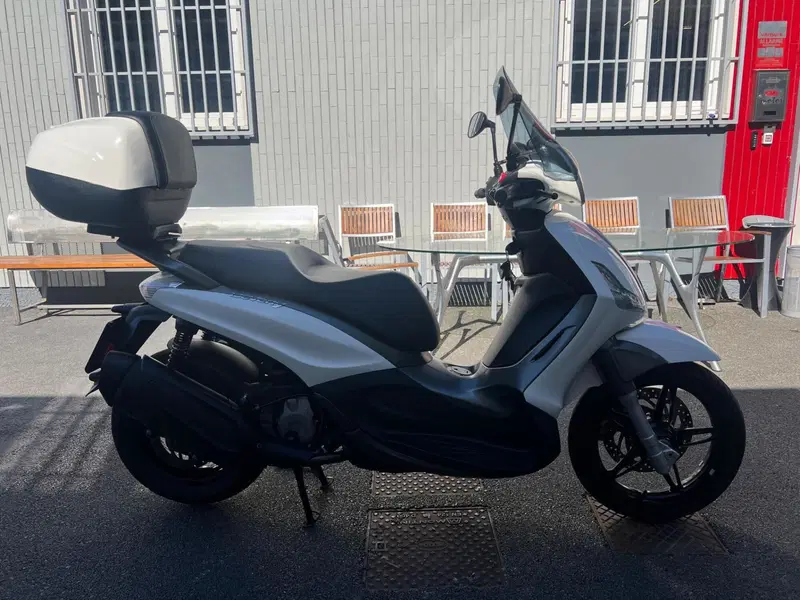 Piaggio Beverly 350 Police ABS-ASR (2018 - 20) (2)