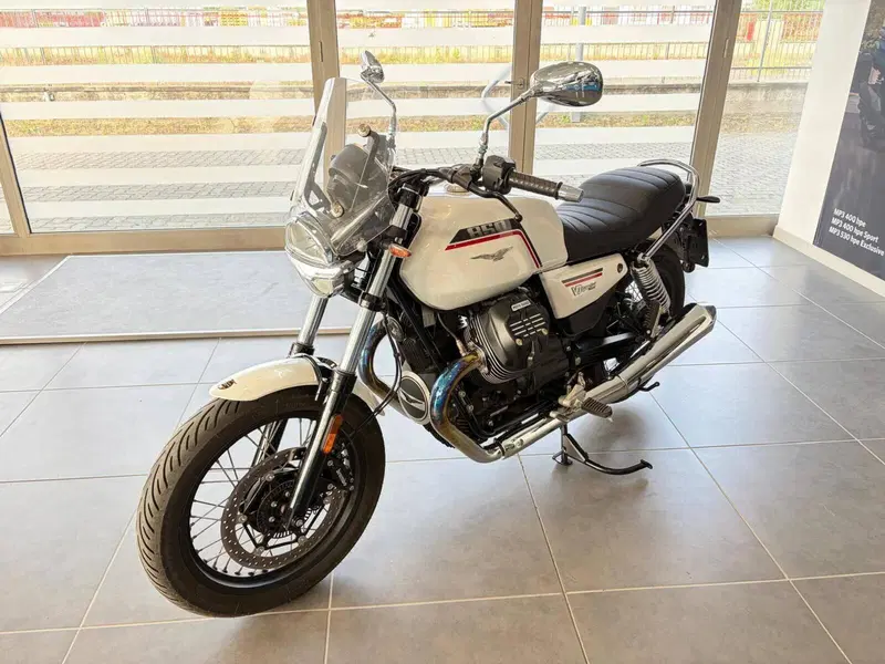 Moto Guzzi V7 Stone Special Edition (2022 - 25)