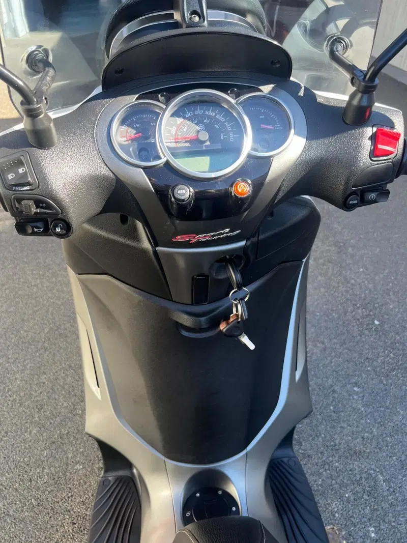 Piaggio Beverly 350 Police ABS-ASR (2018 - 20) (11)
