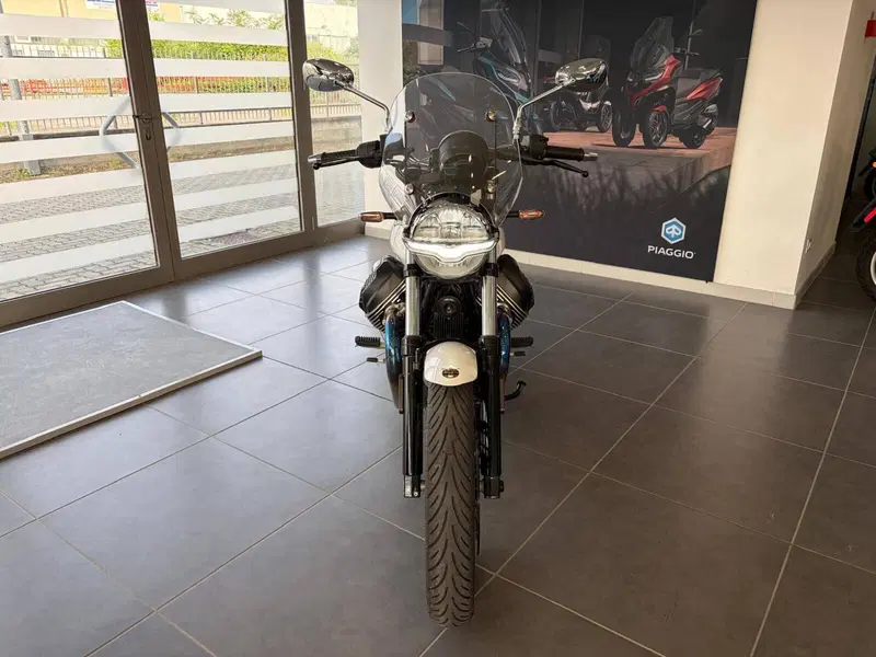 Moto Guzzi V7 Stone Special Edition (2022 - 25) (2)