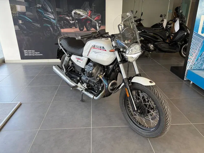 Moto Guzzi V7 Stone Special Edition (2022 - 25) (3)