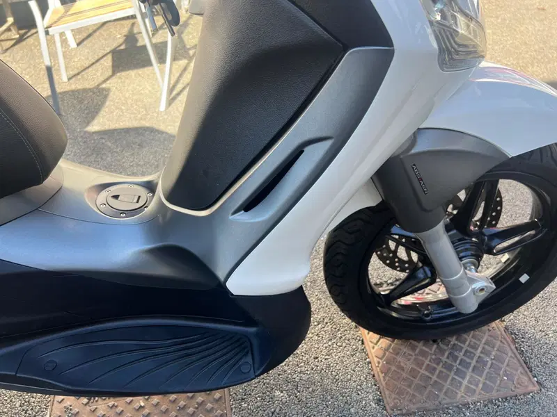 Piaggio Beverly 350 Police ABS-ASR (2018 - 20) (7)