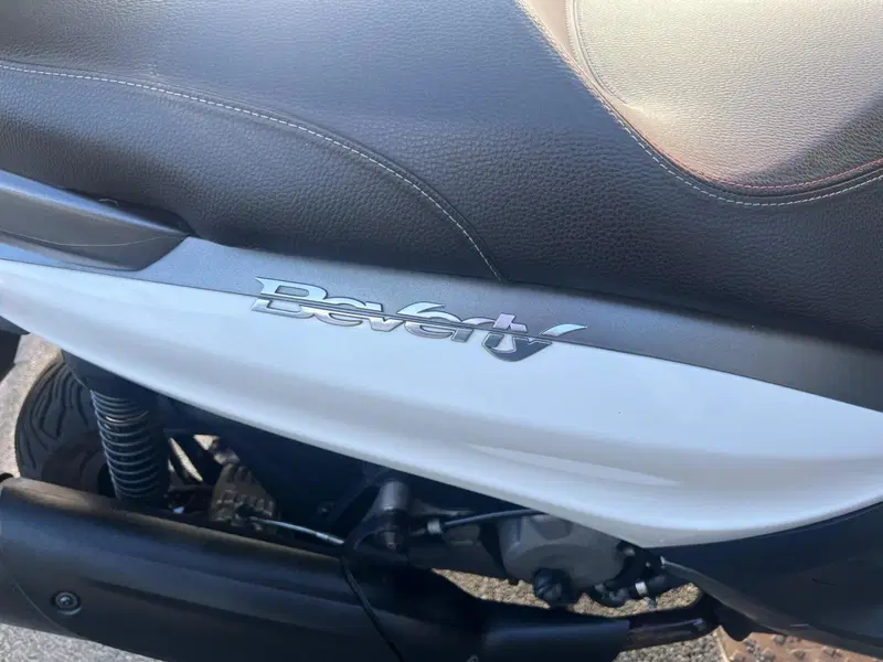 Piaggio Beverly 350 Police ABS-ASR (2018 - 20) (6)